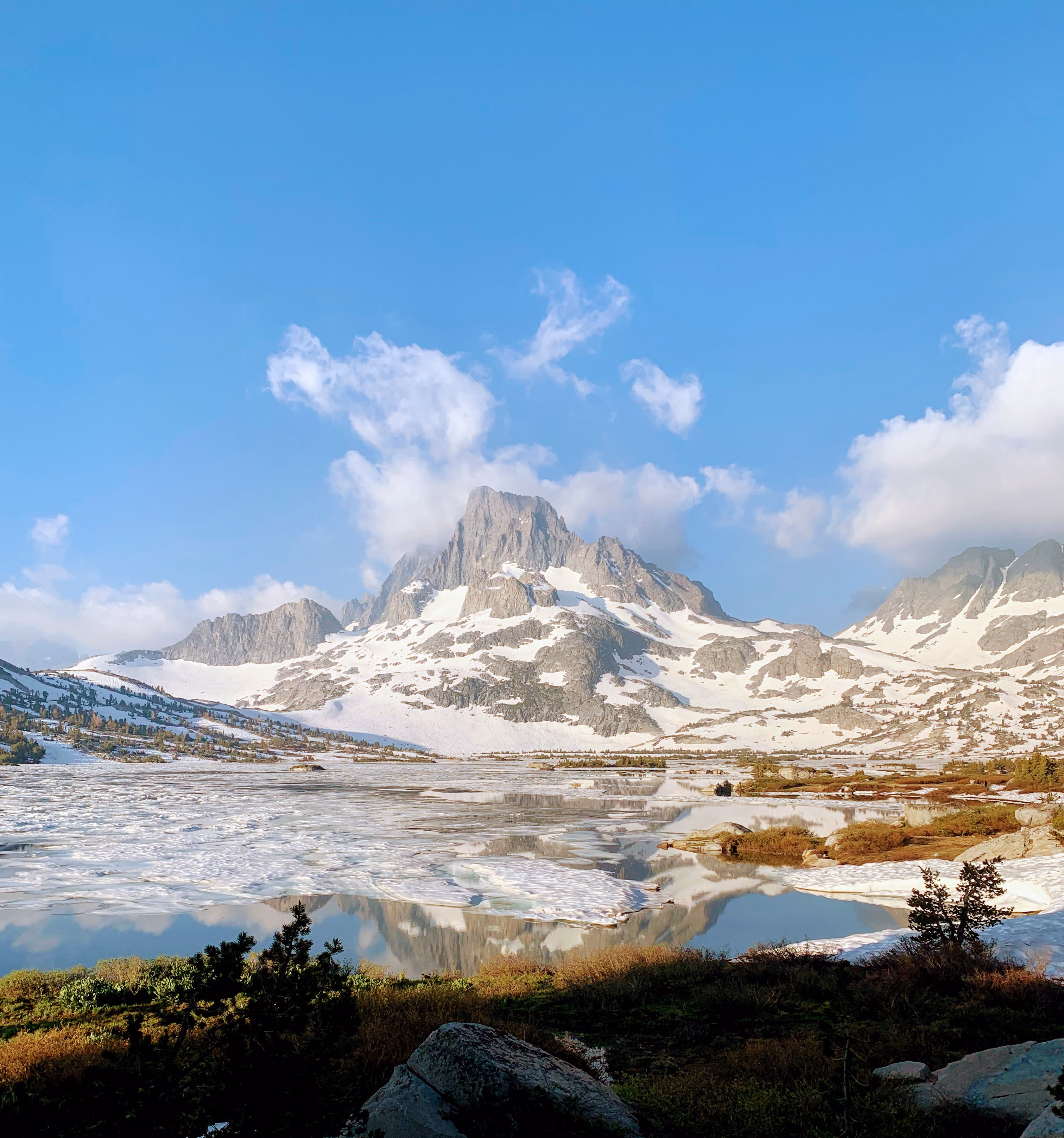 Sierra Nevada mountain range along the Central California section of the PCT.