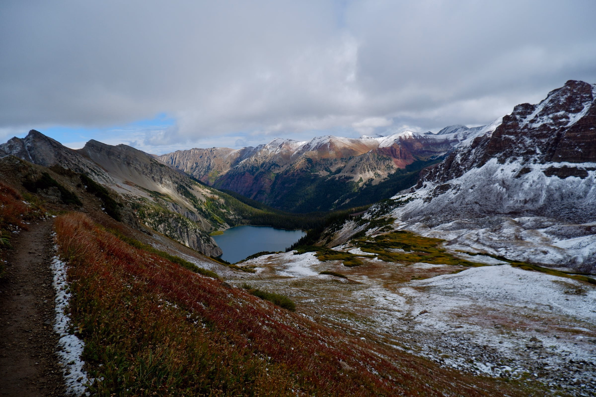 Snowmass lake along the ascent to Trail Rider Pass on Four Pass Loop Trail.