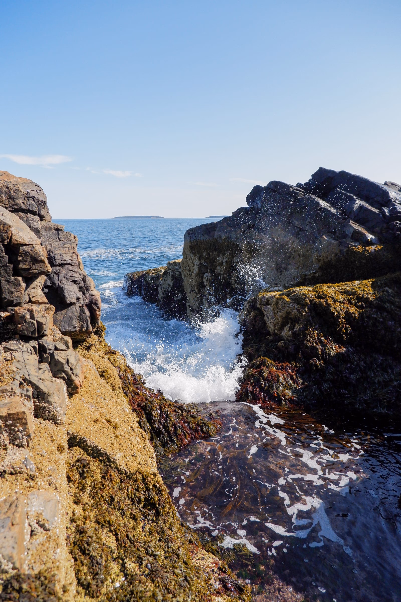 An inlet near Little Hunter's Beach where tides intermittently bring in crashing waves.
